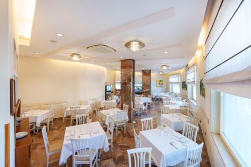 Restaurant, Hotel Tourist in Sorrento