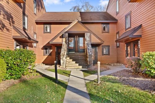 Beautiful Seven Springs- 2 Bed, 2 Bath Condo