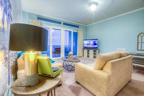 Large 3 Bd Penthouse 2034 In Laketown, Great Views and Amenities!