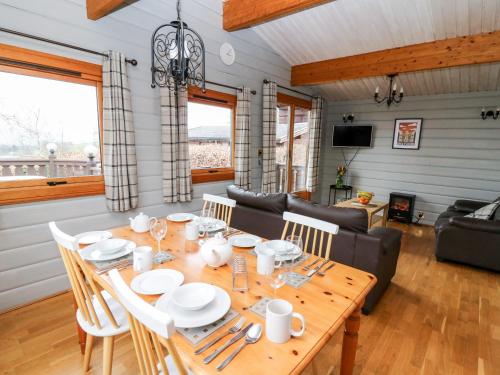Snowy Owl Lodge - image 4