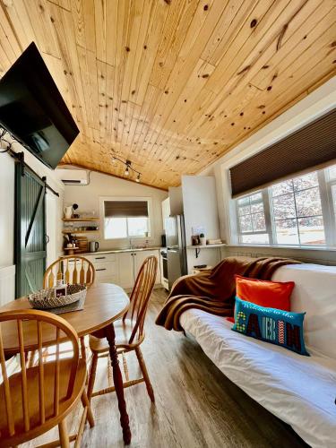 2 bedrooms, 3 beds