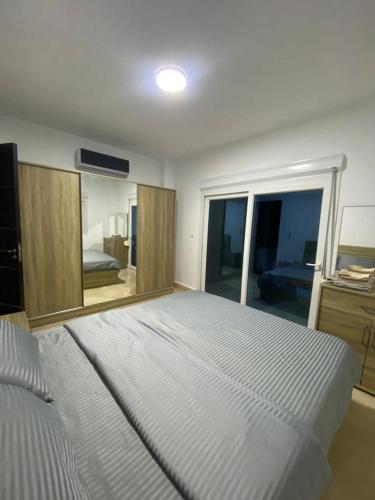 4-Bedroom Apartment with Seaview Balcony & Shared Infinity Pool on the Roof with Seaview