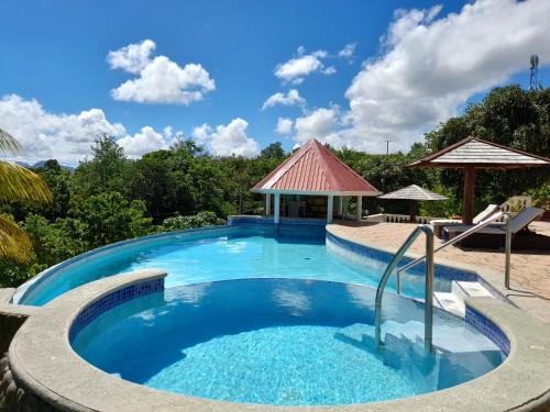 Peldbaseins, Eden Crest Villa in Anse La Raye