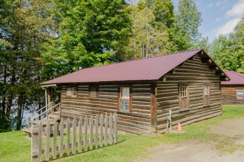 435669404 Mountain Lake Cottages