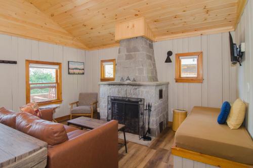 435669603 Mountain Lake Cottages