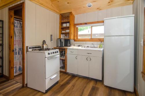 435669604 Mountain Lake Cottages