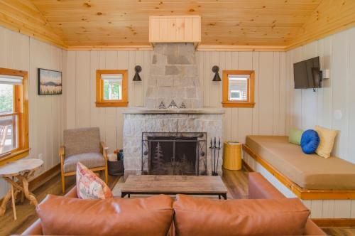 435669623 Mountain Lake Cottages