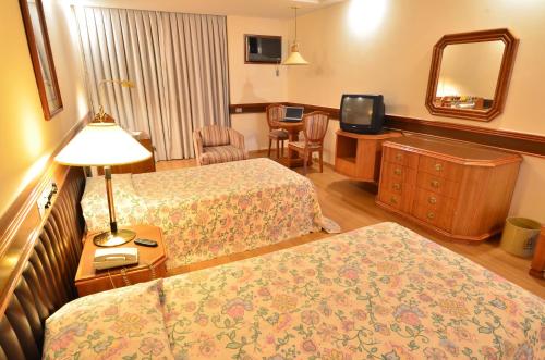 Luxury Twin Room image 9