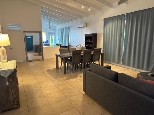 2 bedrooms, 4 beds