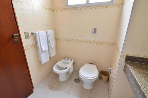 Luxury Twin Room image 5