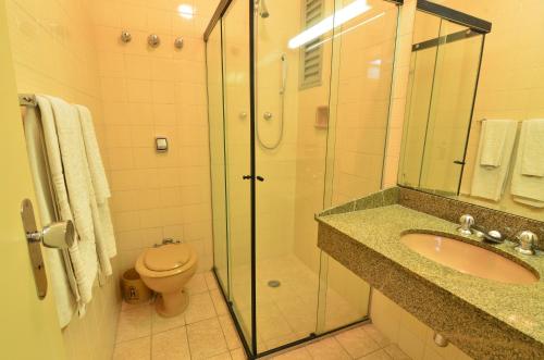 Standard Twin Room image 4