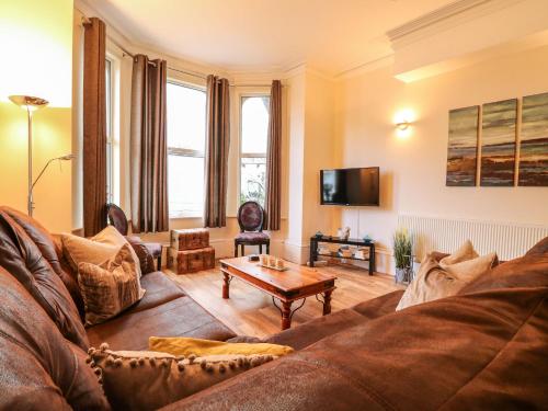 Clover Court - image 9
