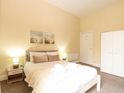 Clover Court - image 12