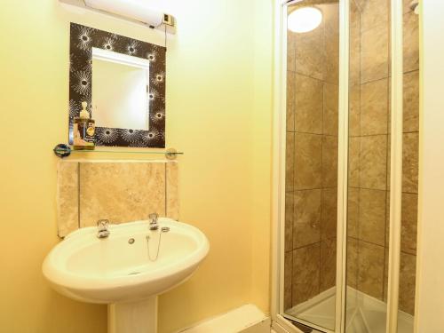 Clover Court - main image