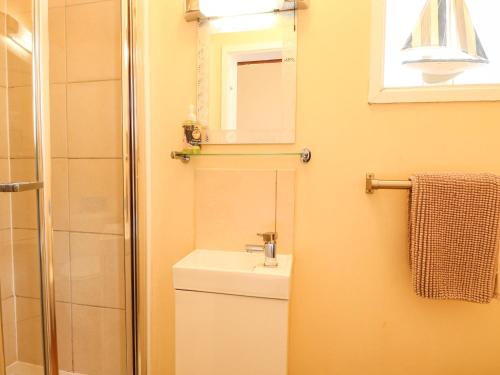 Clover Court - image 7