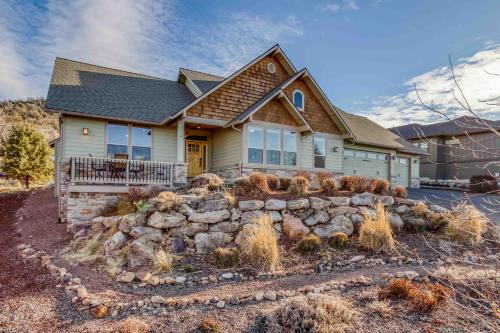 High Desert and Cascade Views - Meredith Lodging