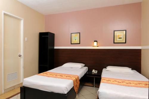 Sampaguita Suites JRG Room Type - Standard Twin Room