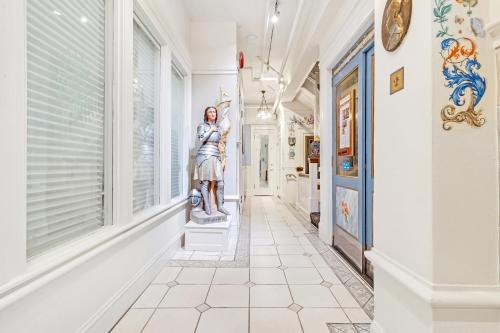 Cornell Hotel de France - image 3