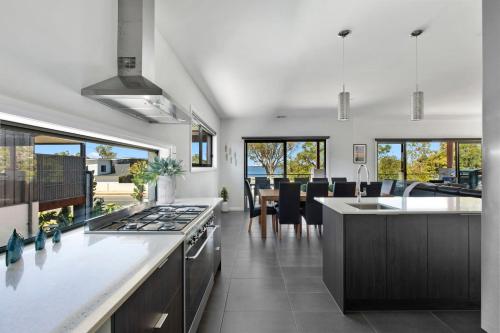 NEW - Sunrise Waters Holiday House