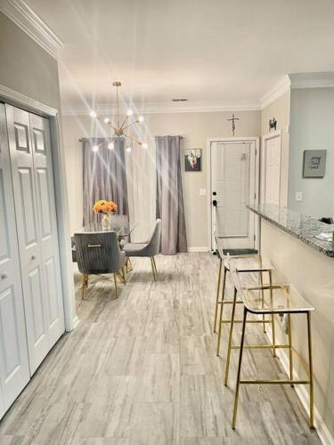 Comfy Chic-2 bd/2.5 bth Townhome