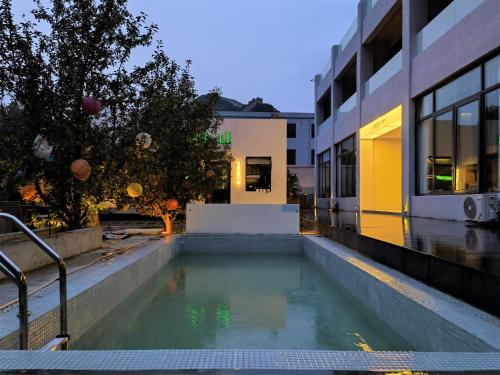 Swimming pool, Delight Inn in Great Wall & Ming Tombs