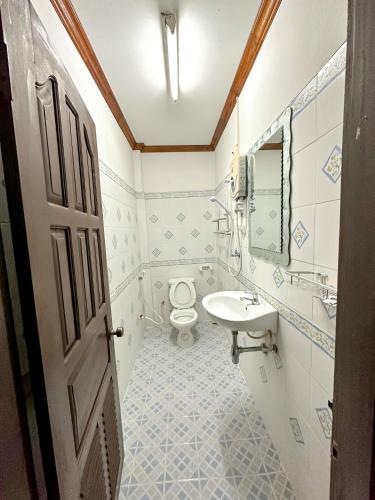 Family Room image 1