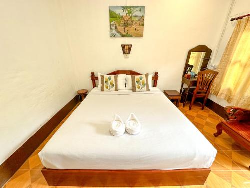 Double Room with Garden View image 4