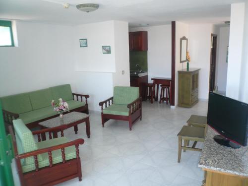 One-Bedroom Apartment image 2