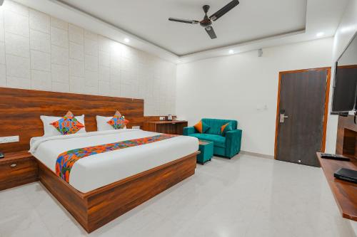 FabExpress Royal Inn