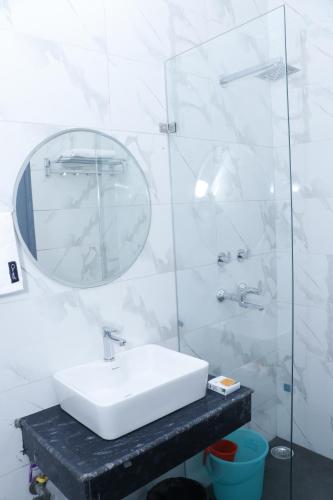 Budget Double Room image 4