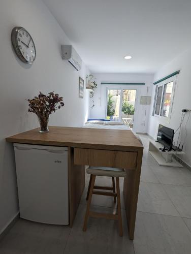 Modern & Cozy Studio w/ Backyard Near City Center, Limassol (foto 10)