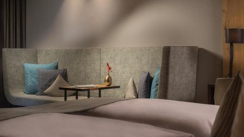 LUNARIS Wellnessresort - Tap to explore photos