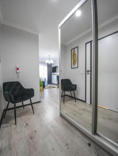 One-Bedroom Apartment image 7