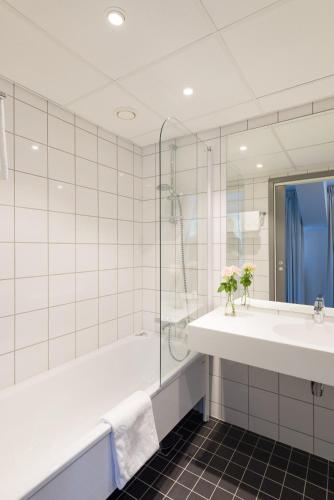 Fru Haugans Hotel - image 10