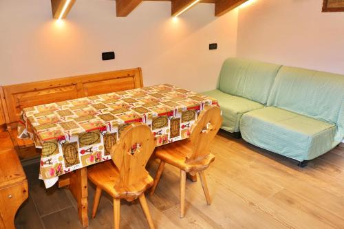 One-Bedroom Apartment image 2