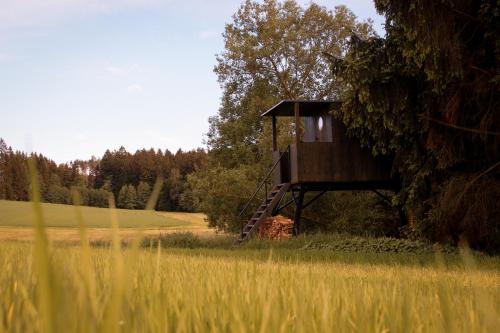 Bejárat, Posed Za humny in Jamne