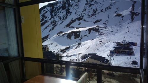Tobazo Candanchú pie de pista (Tobazo Candanchu pie de pista) in Aisa