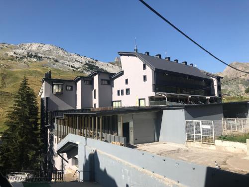 Tobazo Candanchú pie de pista (Tobazo Candanchu pie de pista) in Aisa