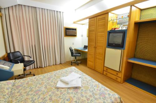 Standard Double Room image 7