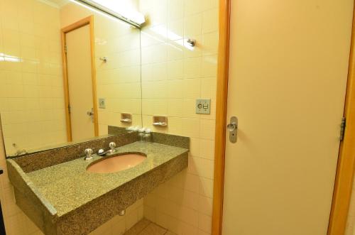 Standard Double Room image 6