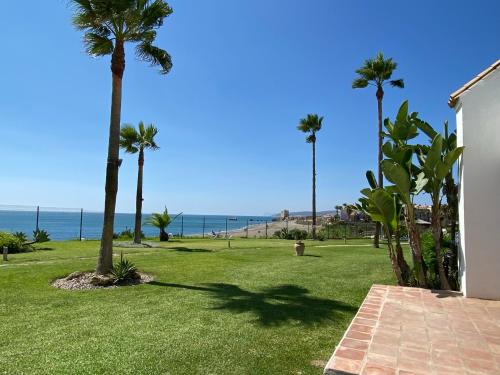 Beachfront Apartment with Direct Beach Access