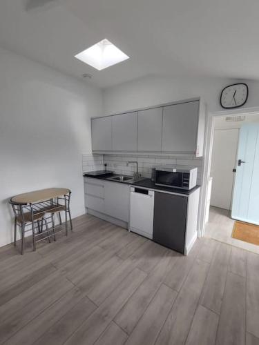 The Studio @ Cleeve Hill in เคลส์ตัน