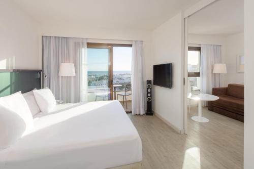 Suite with Marina and Sea View