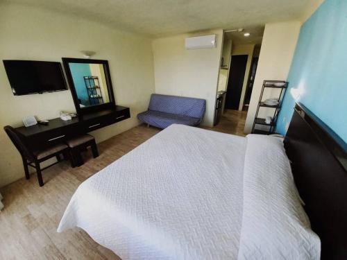Room in Guest room - Studio 502 inside Cancun Resort