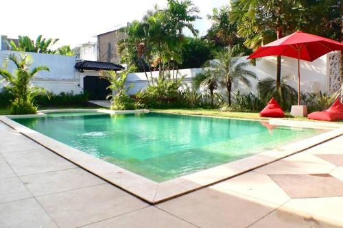 White Moon - Dream 5br Villa in Legian close to the Beach