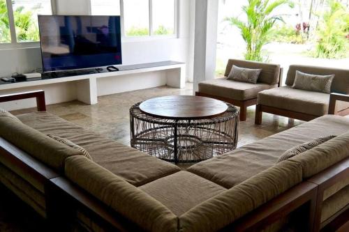 White Moon - Dream 5br Villa in Legian close to the Beach