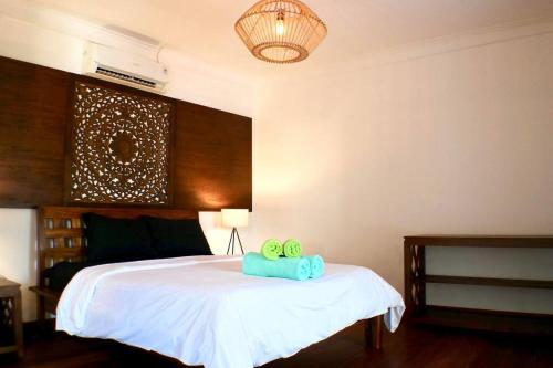 White Moon - Dream 5br Villa in Legian close to the Beach