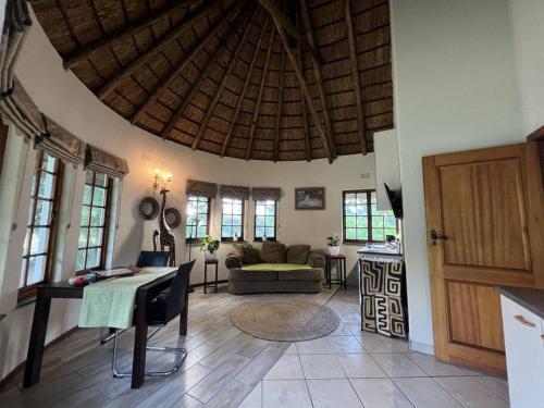 SHONALANGA - Secured cottage in equestrian estate - LOADSHEDDING FREE!, Midrand (photo 2)