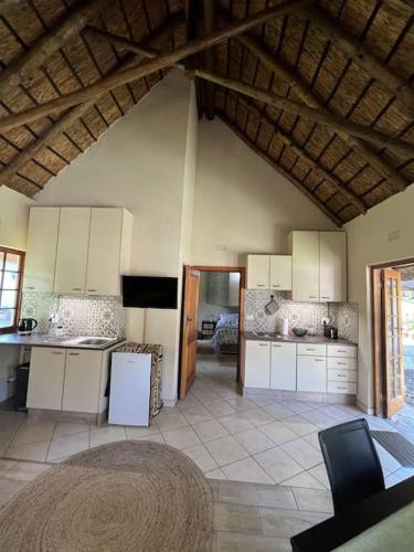 SHONALANGA - Secured cottage in equestrian estate - LOADSHEDDING FREE!, Midrand (photo 3)