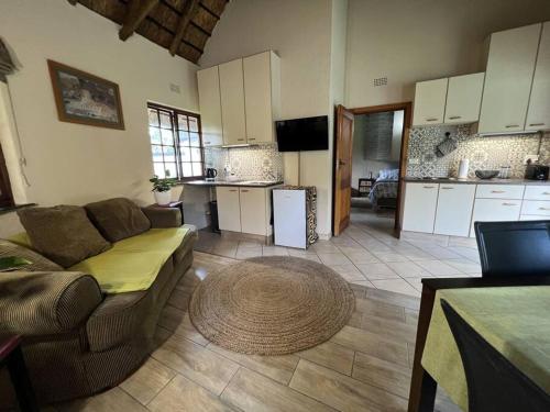 SHONALANGA - Secured cottage in equestrian estate - LOADSHEDDING FREE!, Midrand (photo 4)